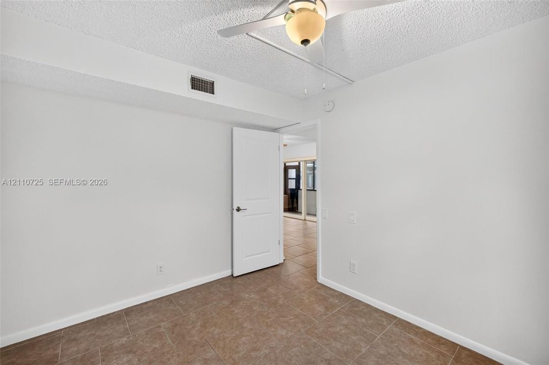 Office / secondary bedroom