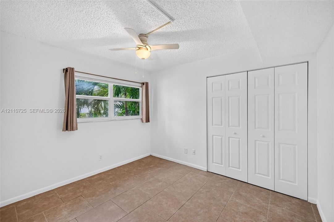 Office / secondary bedroom