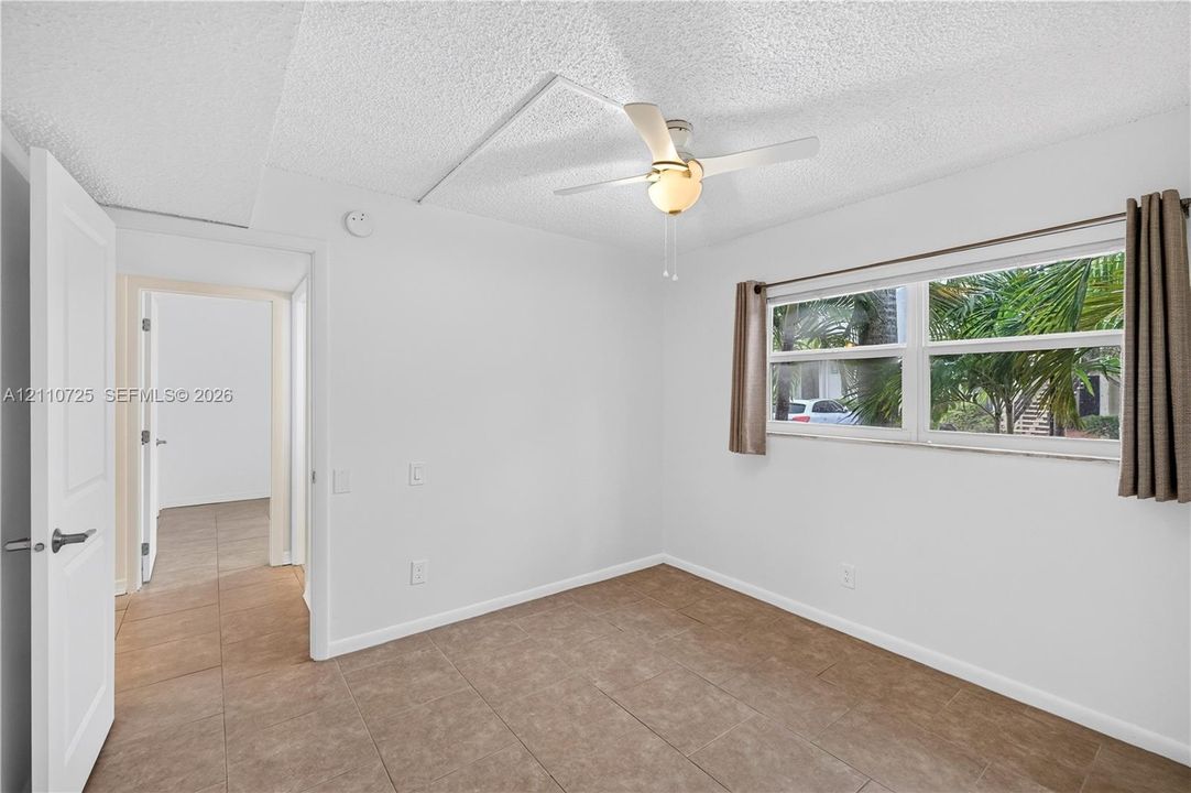 Office / secondary bedroom (unstaged)