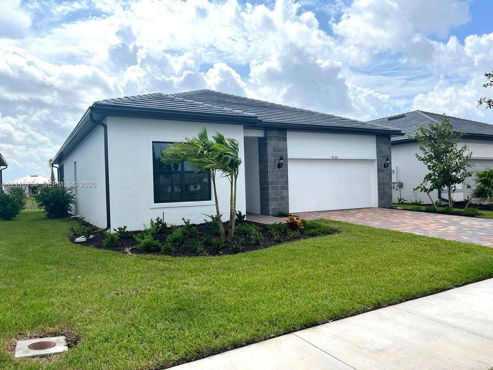 For Rent: $2,600 (3 beds, 2 baths, 1662 Square Feet)