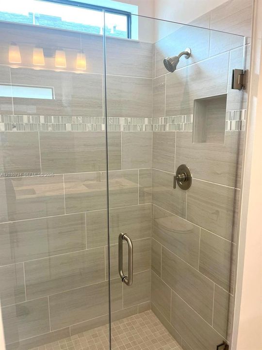MASTER SHOWER