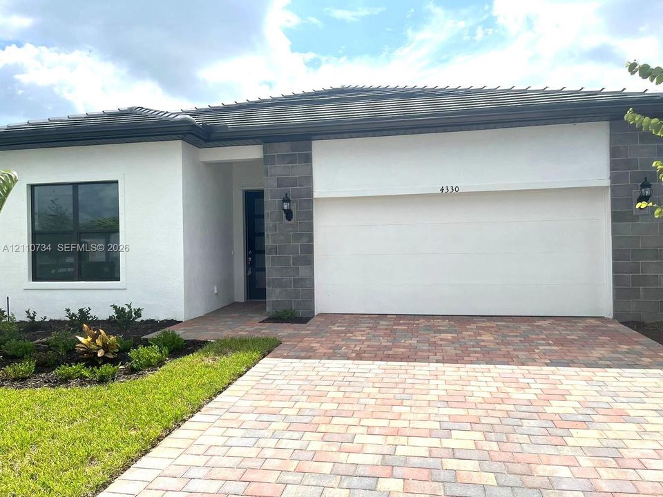 For Rent: $2,600 (3 beds, 2 baths, 1662 Square Feet)