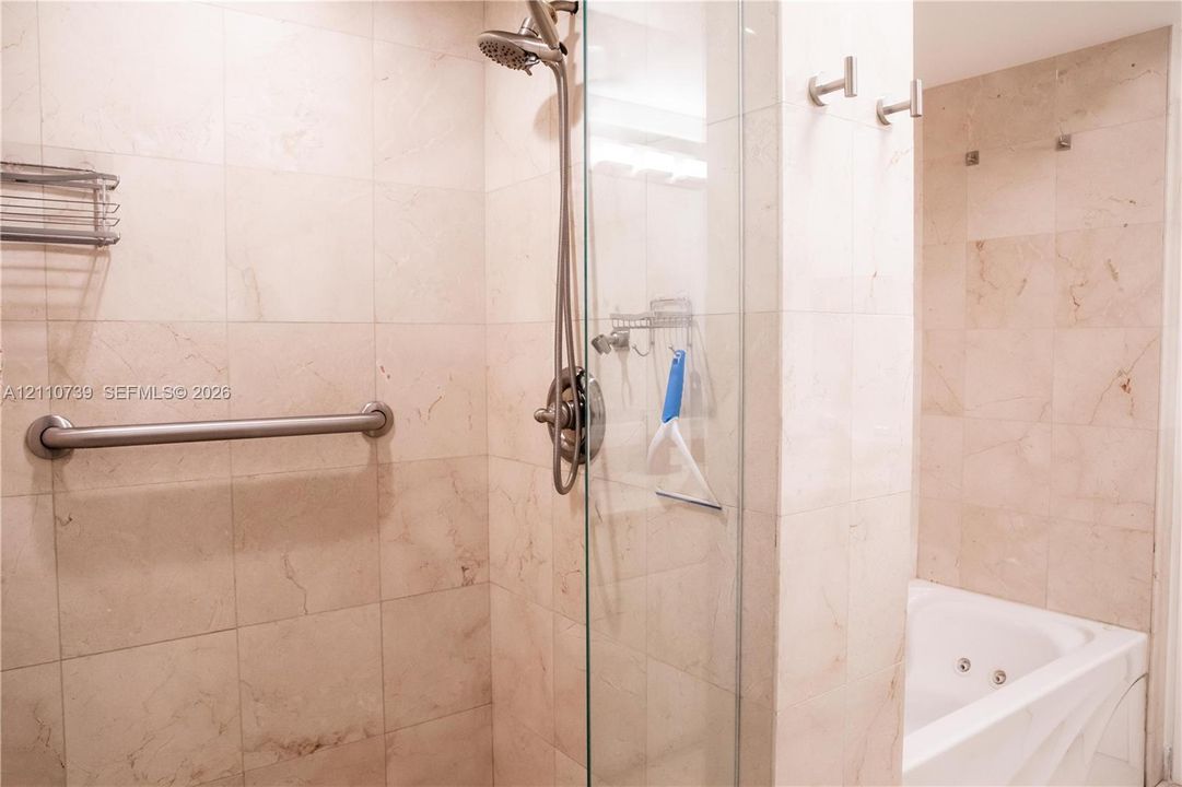 For Rent: $4,100 (1 beds, 1 baths, 808 Square Feet)