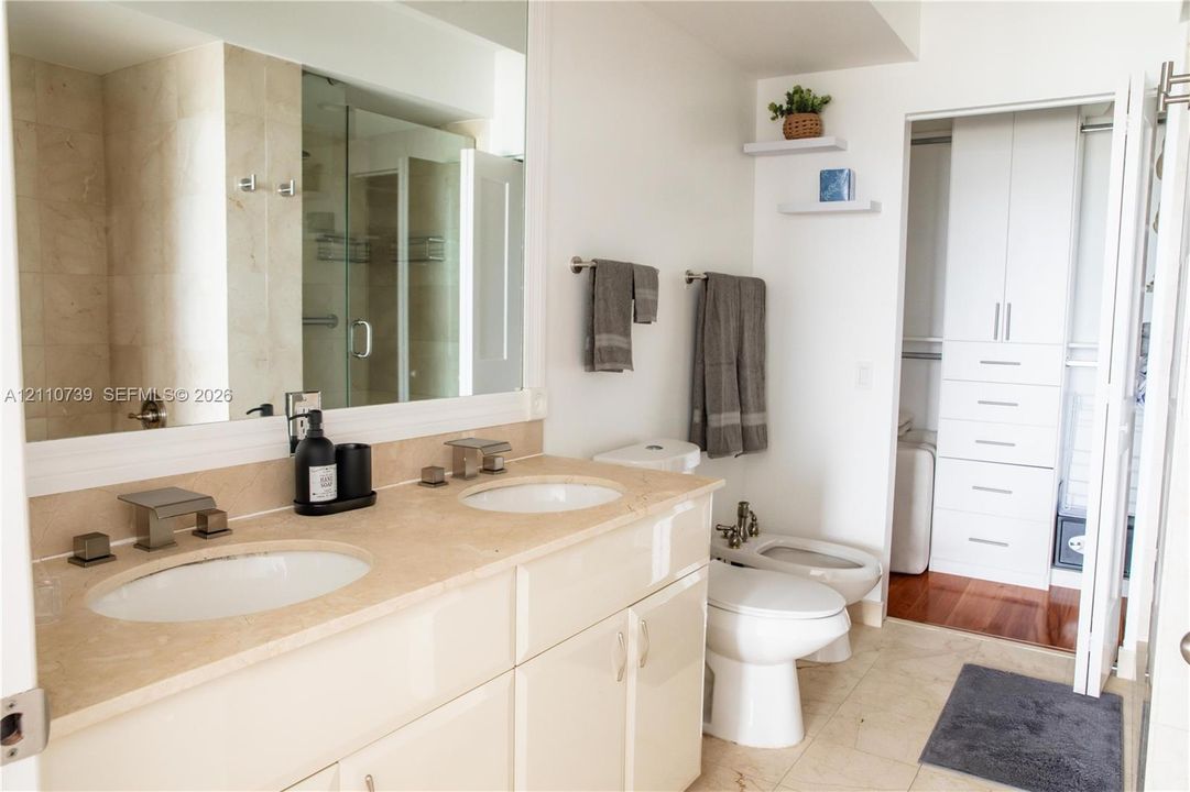 For Rent: $4,100 (1 beds, 1 baths, 808 Square Feet)