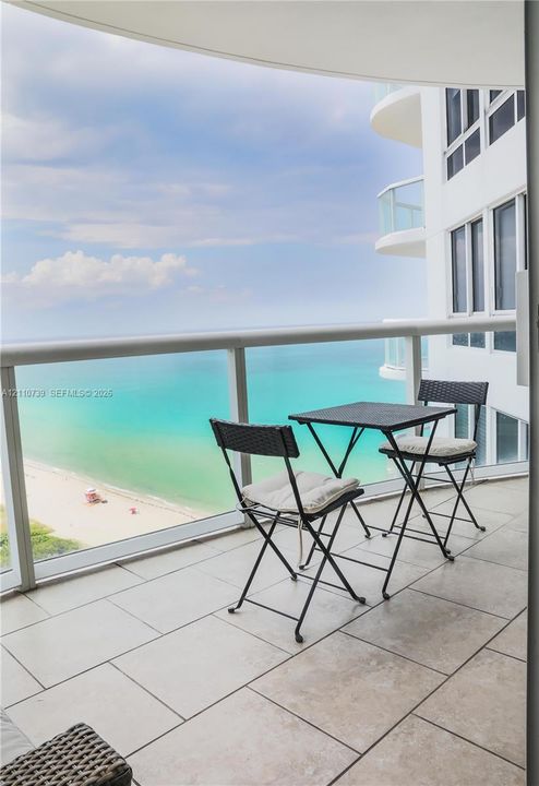 For Rent: $4,100 (1 beds, 1 baths, 808 Square Feet)