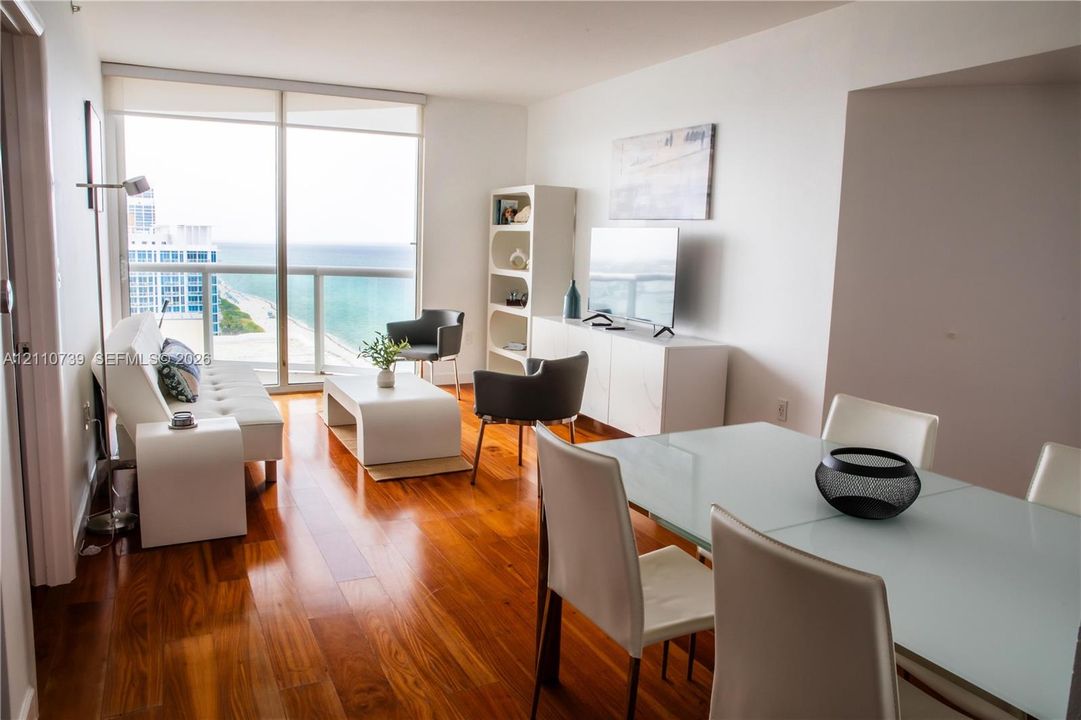 For Rent: $4,100 (1 beds, 1 baths, 808 Square Feet)