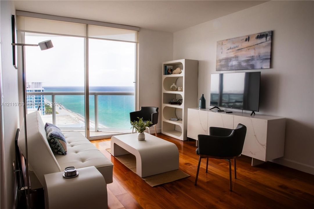 For Rent: $4,100 (1 beds, 1 baths, 808 Square Feet)