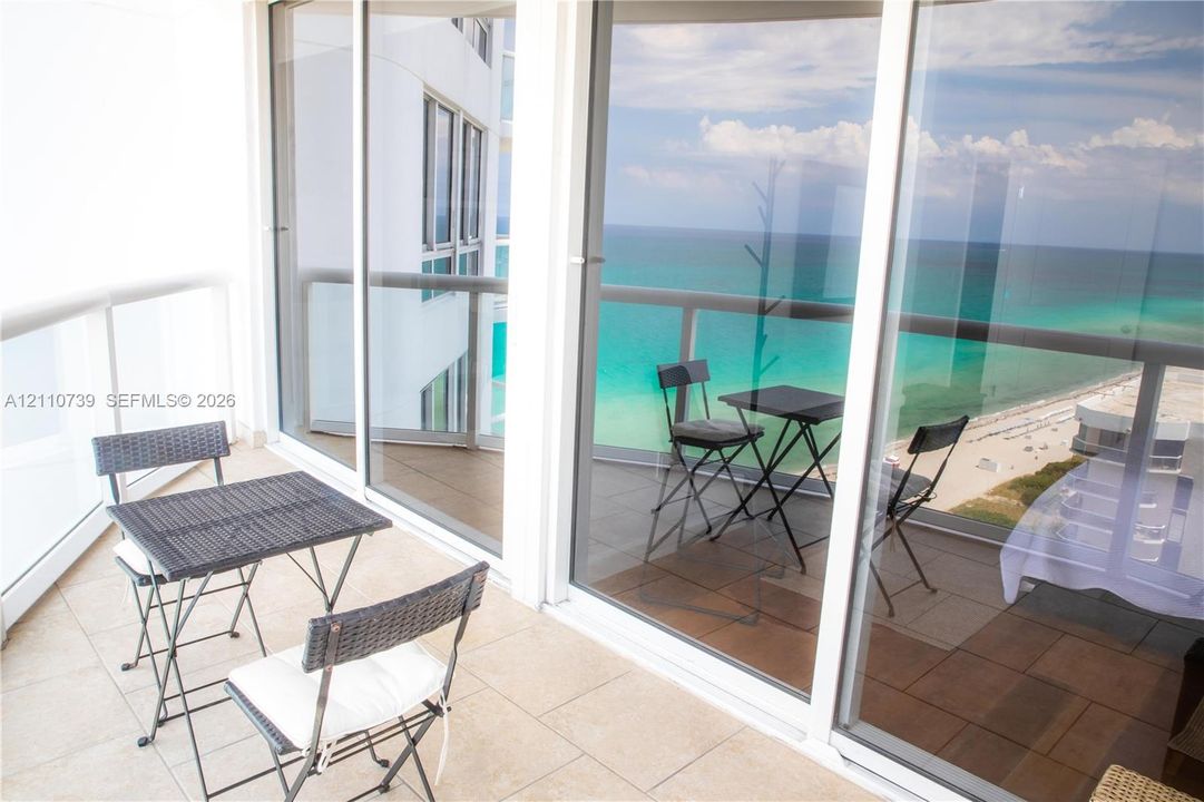 For Rent: $4,100 (1 beds, 1 baths, 808 Square Feet)