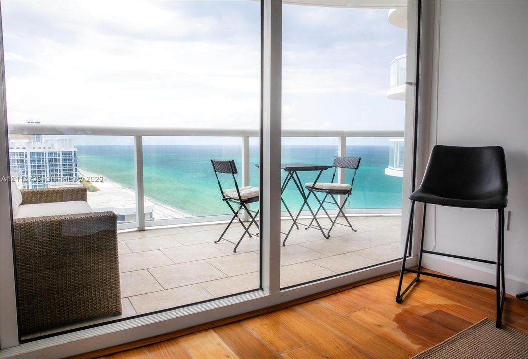 For Rent: $4,100 (1 beds, 1 baths, 808 Square Feet)