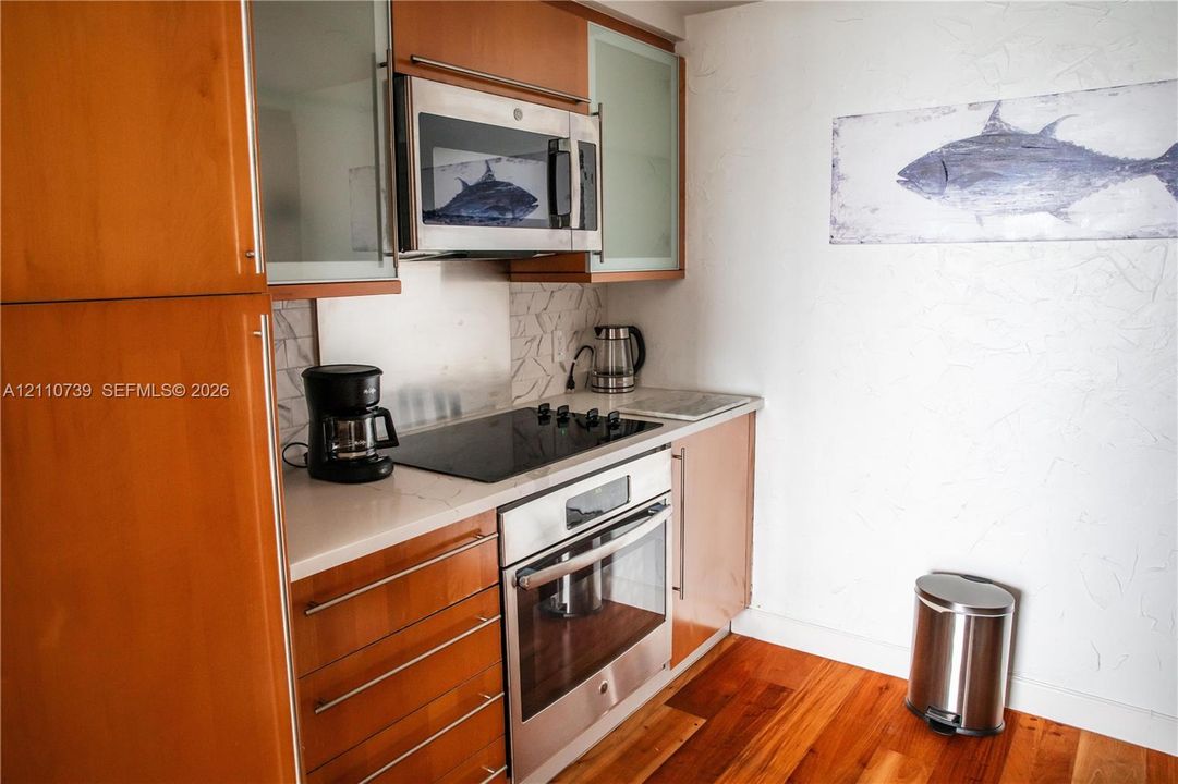For Rent: $4,100 (1 beds, 1 baths, 808 Square Feet)