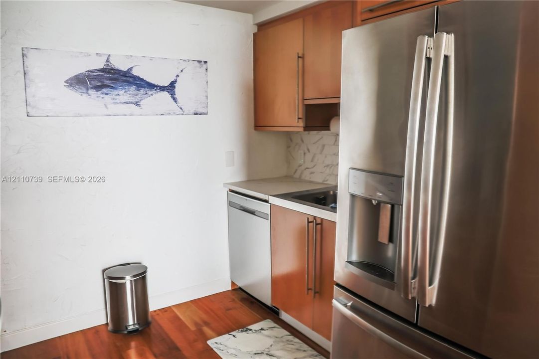 For Rent: $4,100 (1 beds, 1 baths, 808 Square Feet)