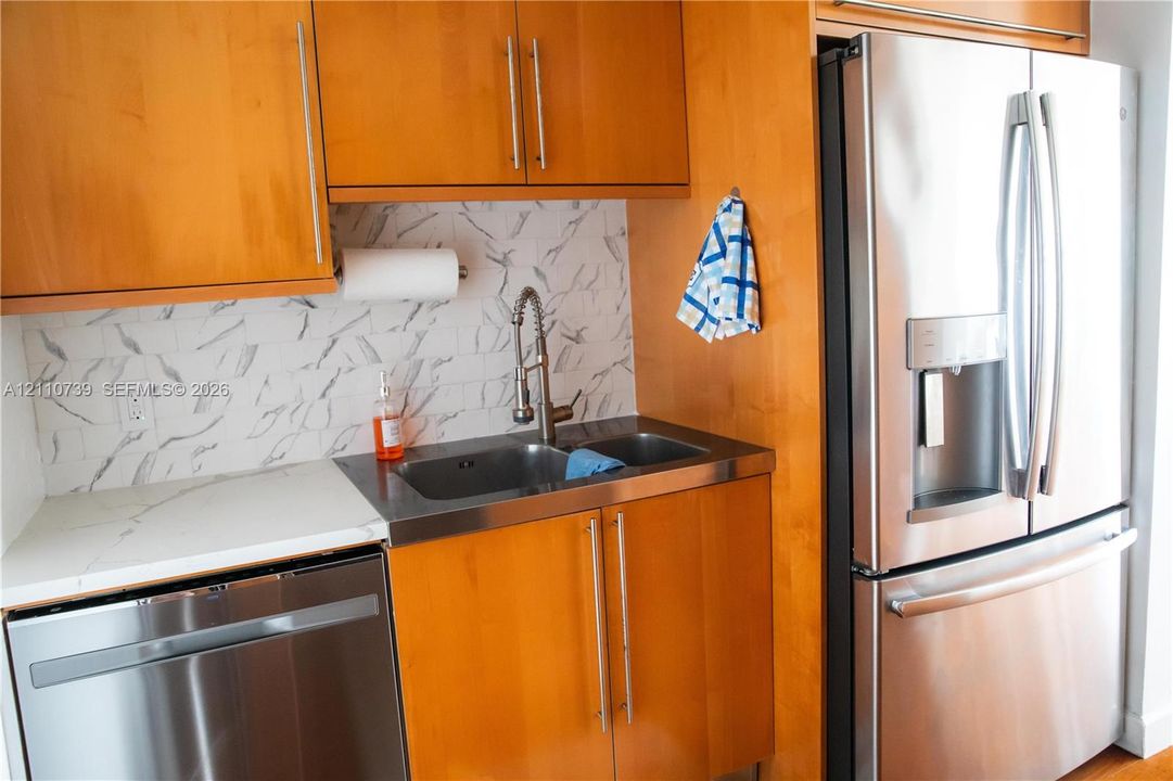 For Rent: $4,100 (1 beds, 1 baths, 808 Square Feet)