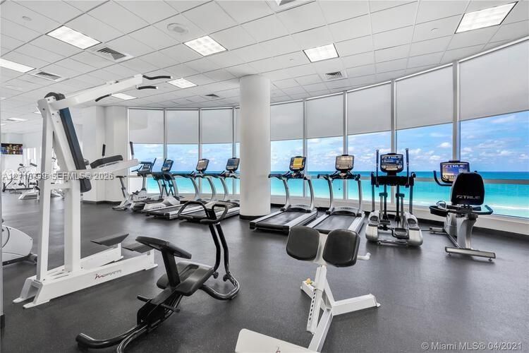 For Rent: $4,100 (1 beds, 1 baths, 808 Square Feet)