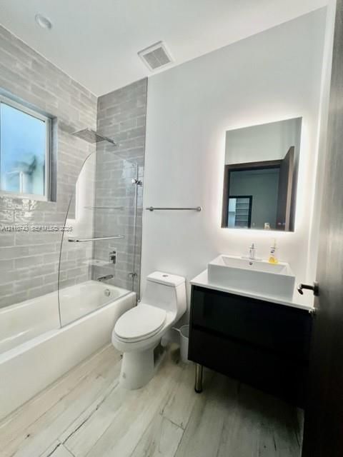 For Rent: $8,000 (3 beds, 3 baths, 2200 Square Feet)