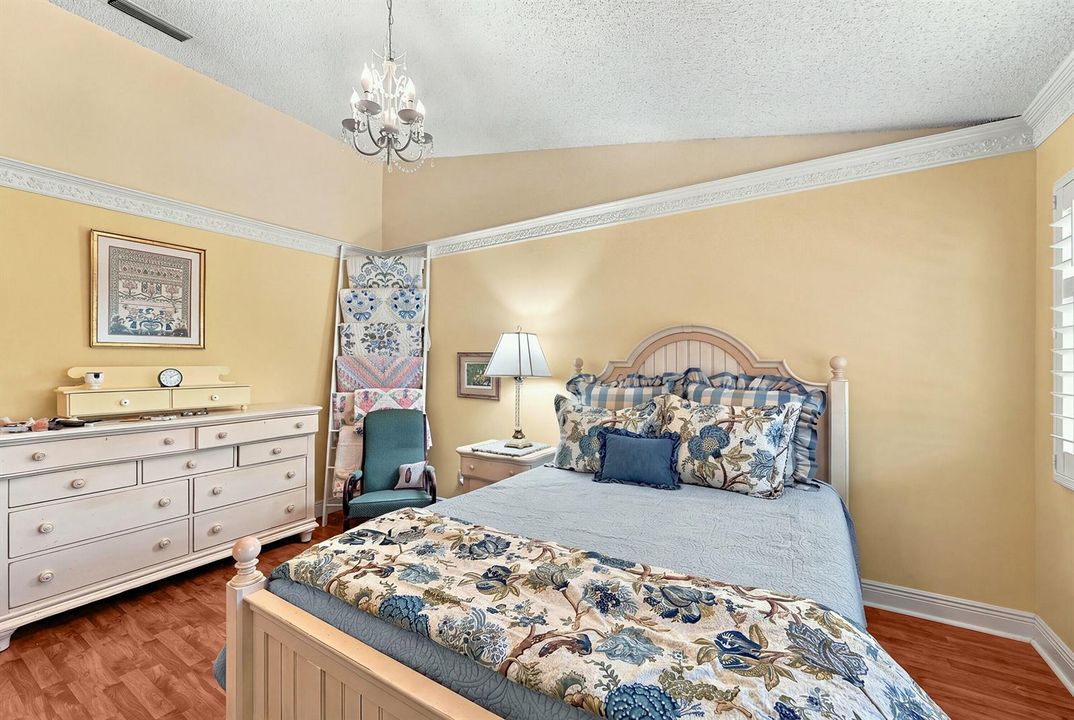 21_bedroom