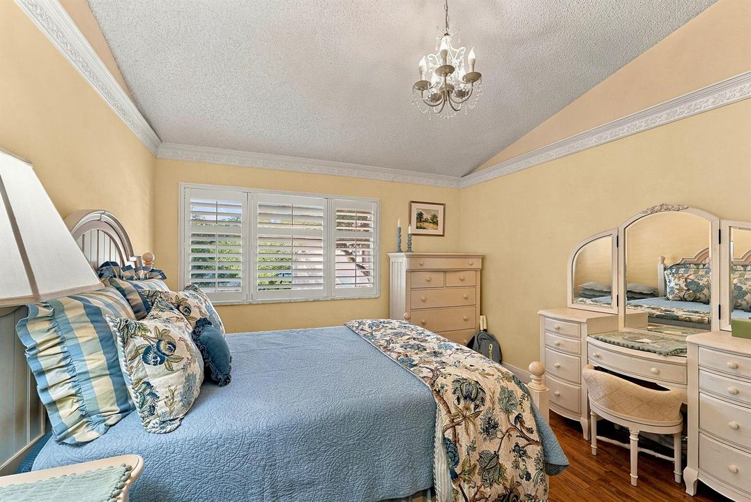 19_bedroom