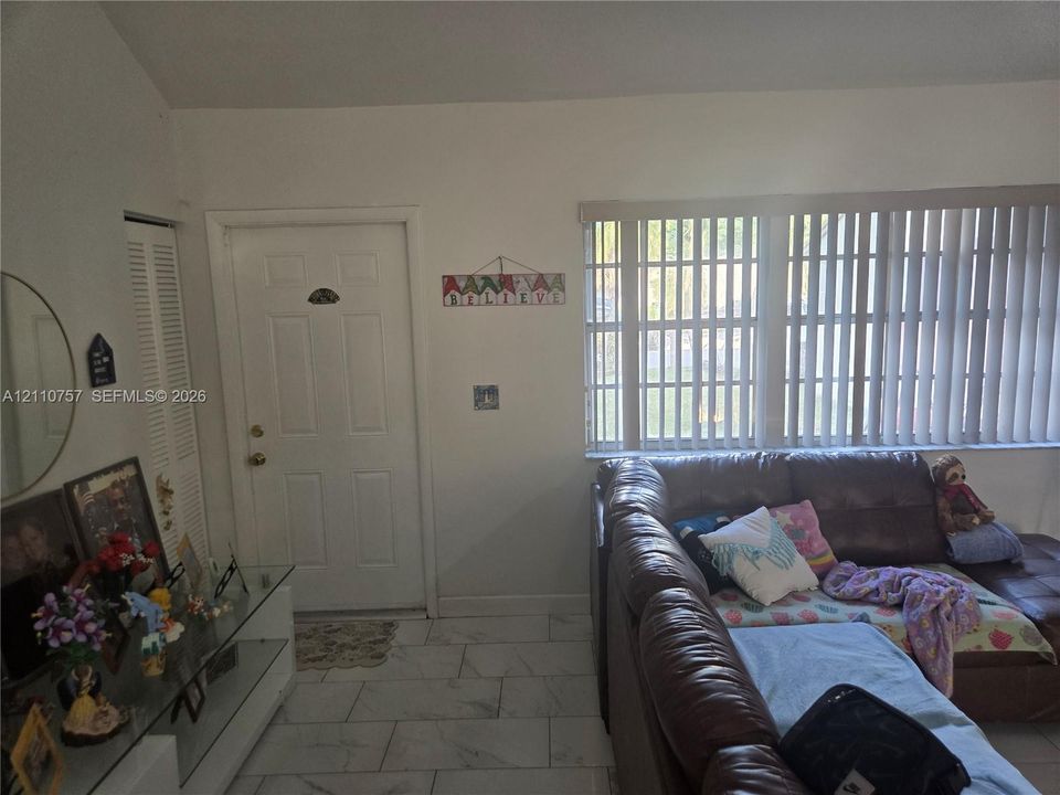 For Sale: $485,000 (4 beds, 2 baths, 1983 Square Feet)
