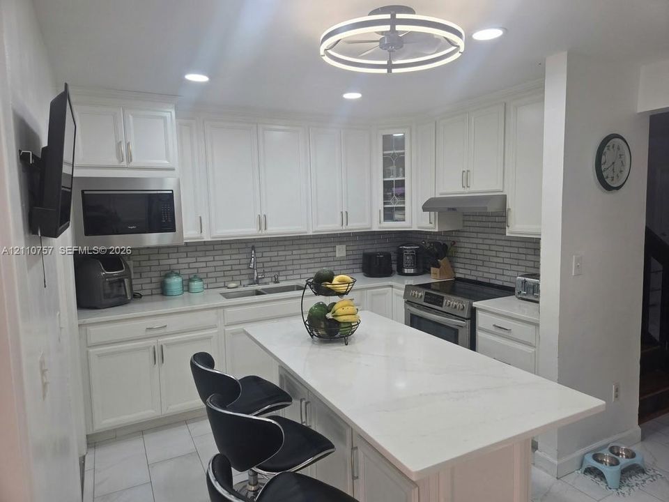 For Sale: $485,000 (4 beds, 2 baths, 1983 Square Feet)