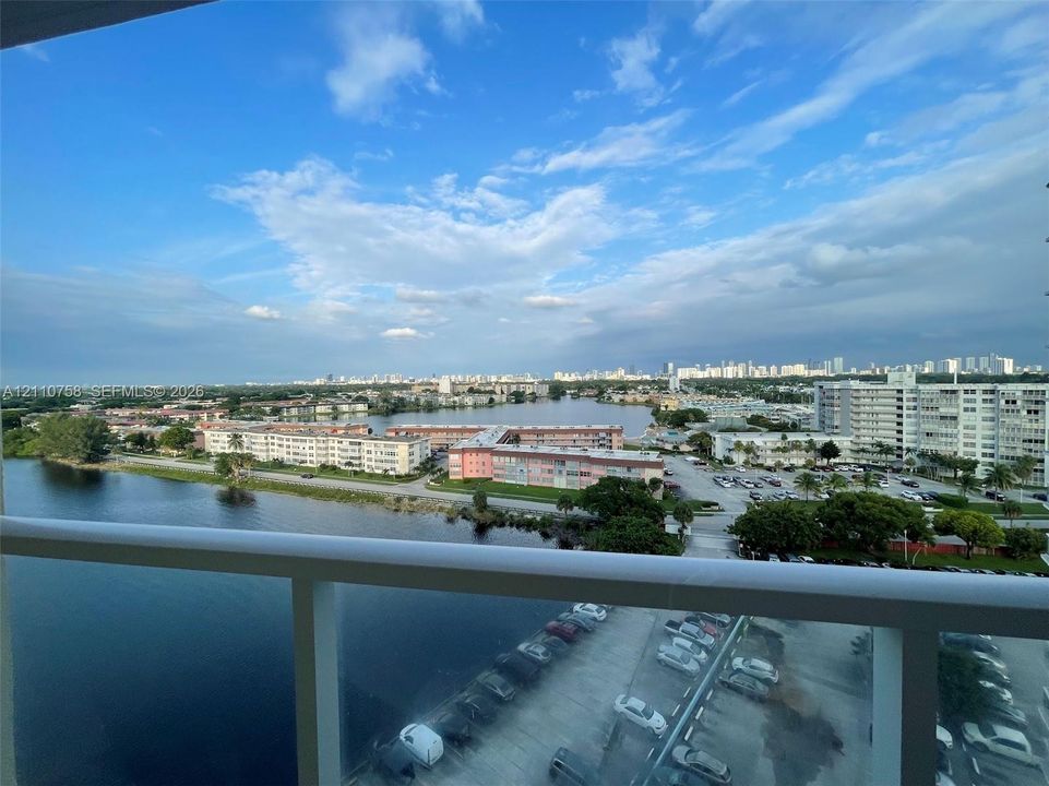 For Rent: $1,700 (1 beds, 1 baths, 861 Square Feet)