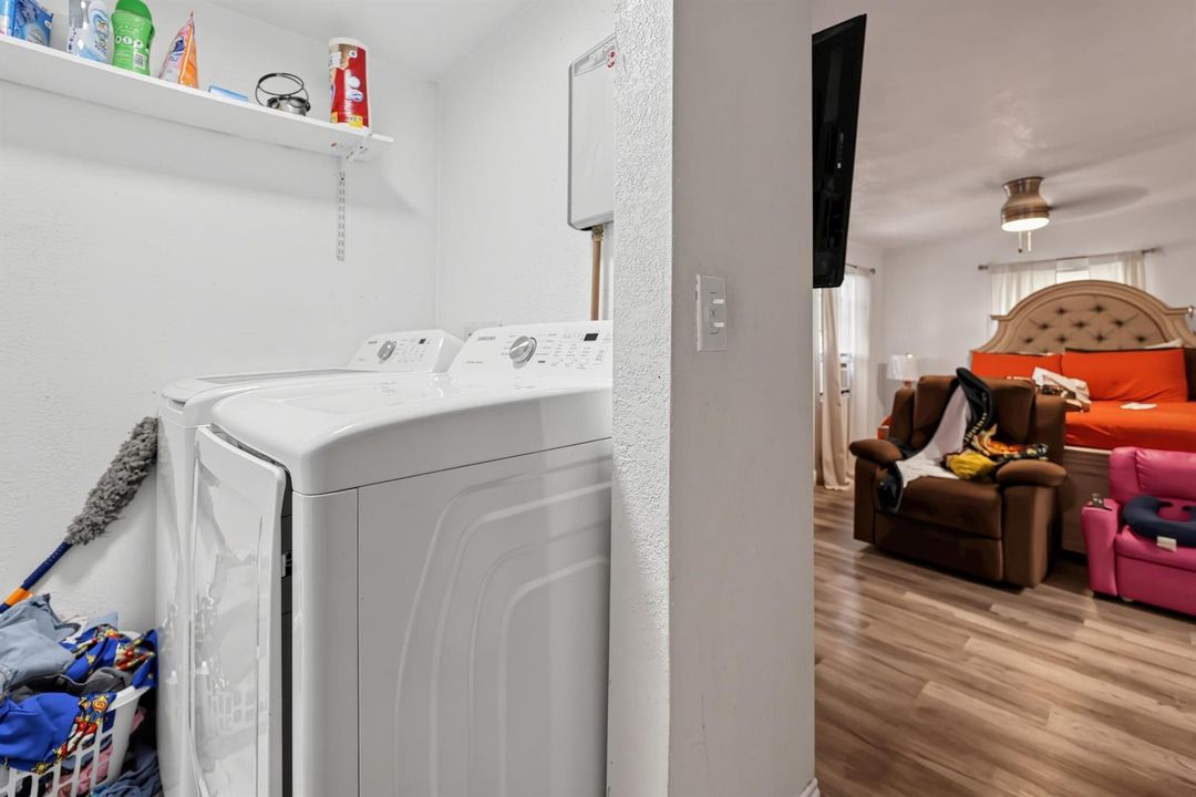 17_628_58th_St-Living_room-0193