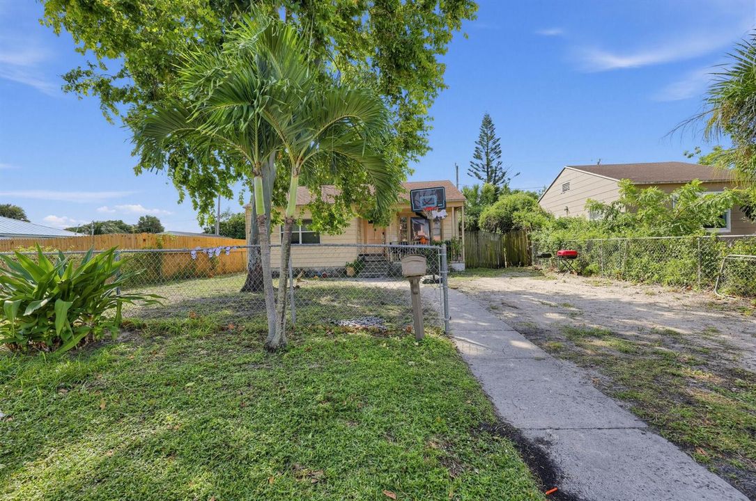 01_628_58th_St-Exterior-0313