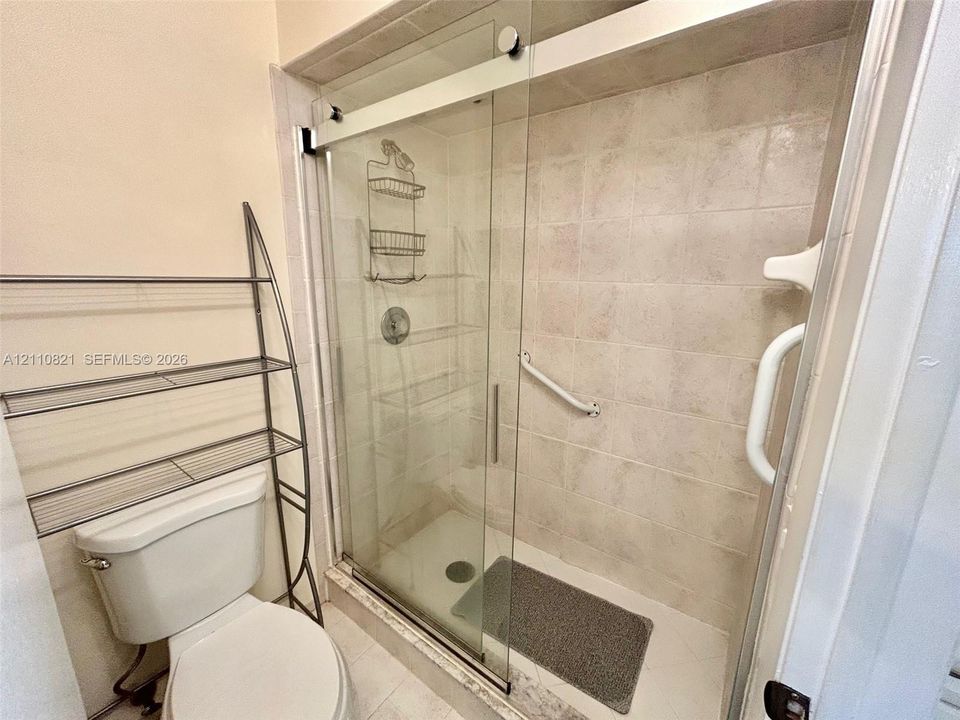 На продажу: $130,000 (2 спален, 2 ванн, 1025 Квадратных фут)