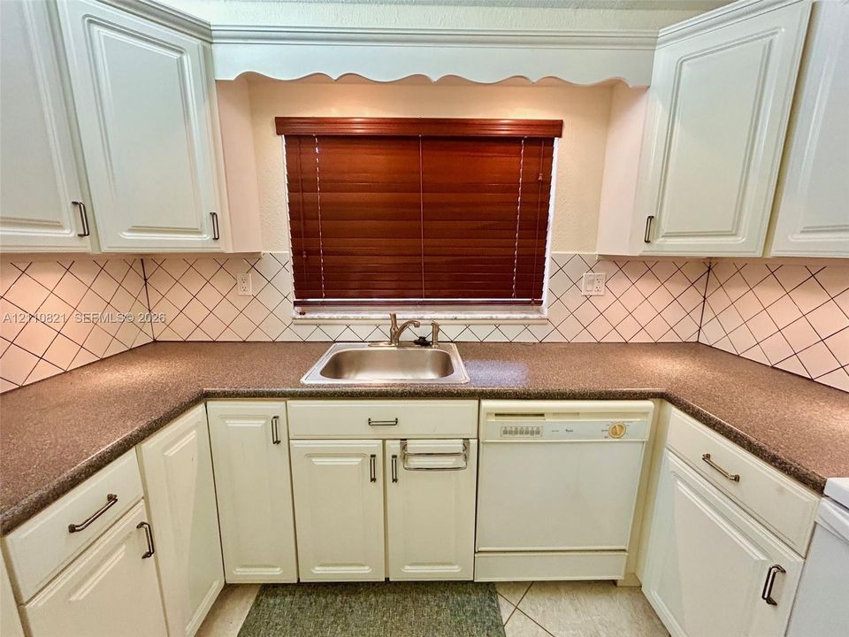 На продажу: $130,000 (2 спален, 2 ванн, 1025 Квадратных фут)