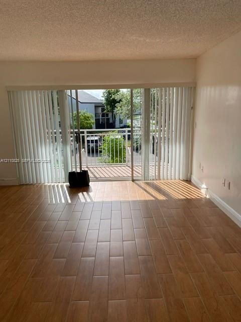 For Rent: $2,275 (1 beds, 1 baths, 1125 Square Feet)