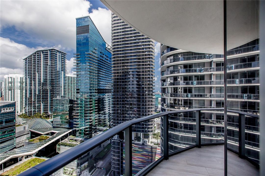 For Rent: $5,100 (2 beds, 2 baths, 926 Square Feet)