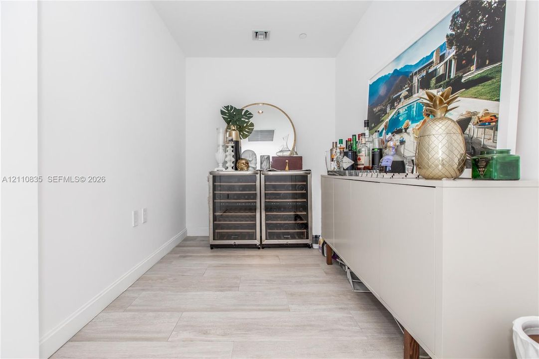 For Rent: $5,100 (2 beds, 2 baths, 926 Square Feet)