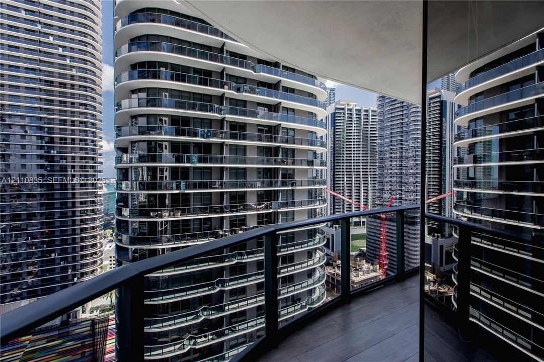 For Rent: $5,100 (2 beds, 2 baths, 926 Square Feet)