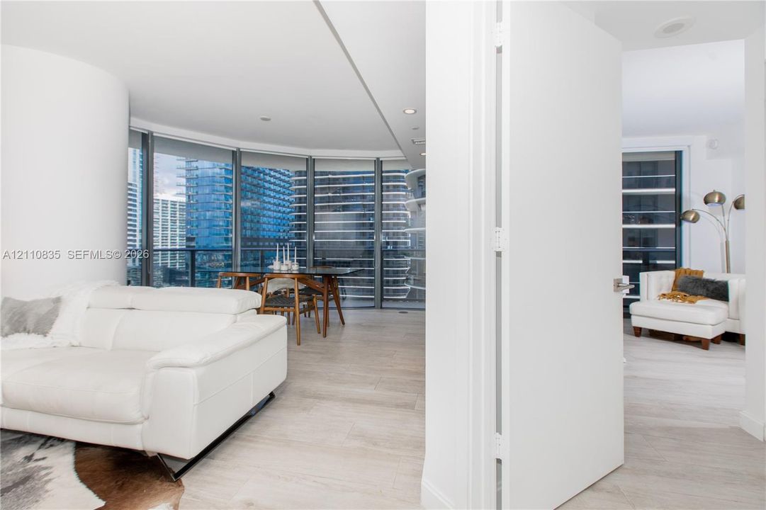 For Rent: $5,100 (2 beds, 2 baths, 926 Square Feet)