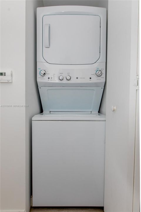For Rent: $5,100 (2 beds, 2 baths, 926 Square Feet)