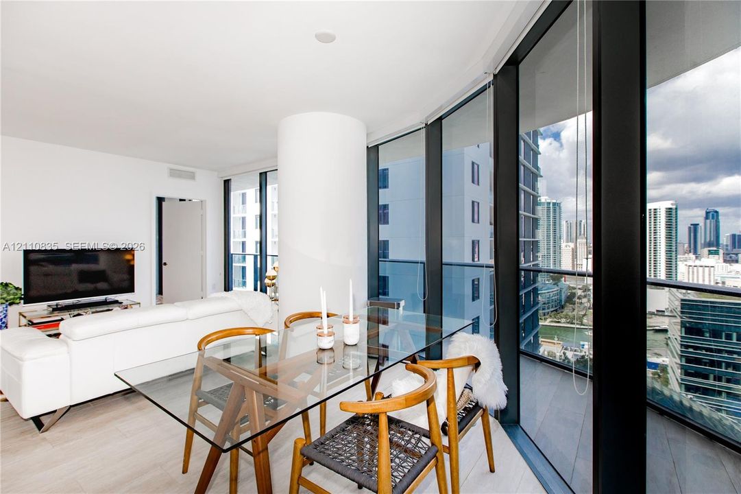 For Rent: $5,100 (2 beds, 2 baths, 926 Square Feet)