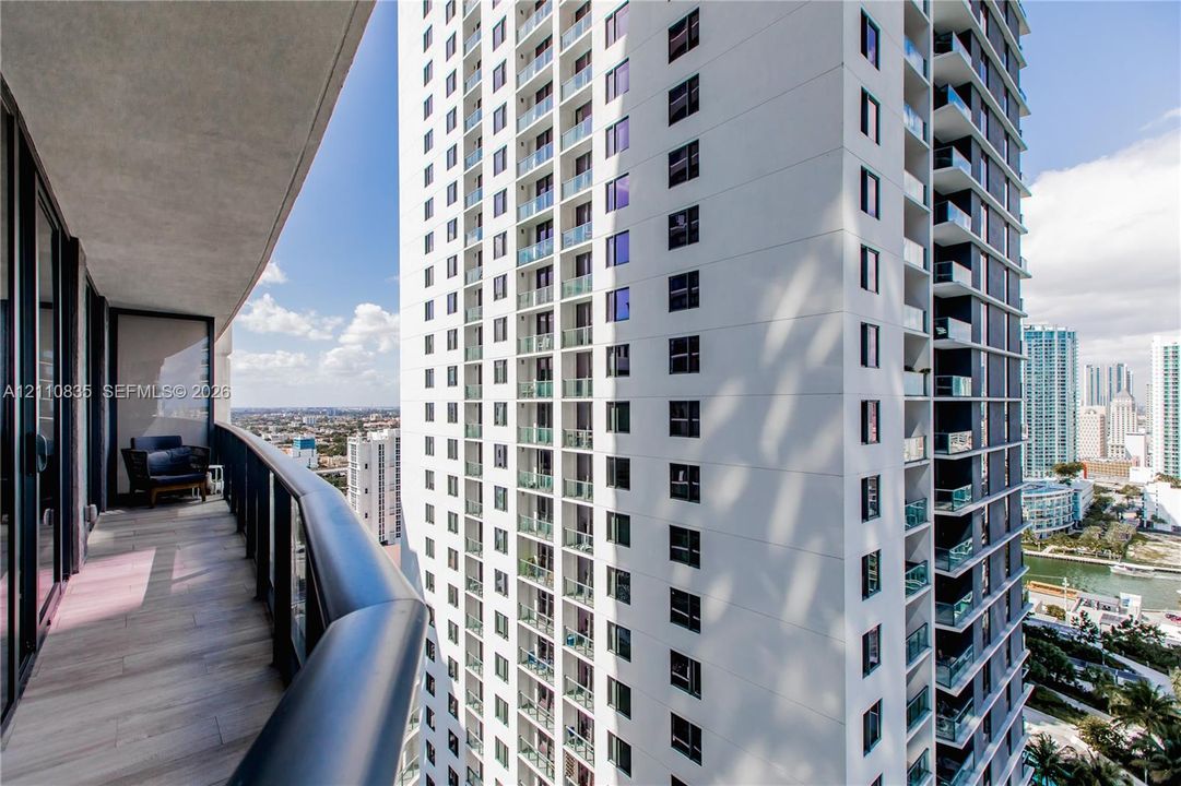 For Rent: $5,100 (2 beds, 2 baths, 926 Square Feet)