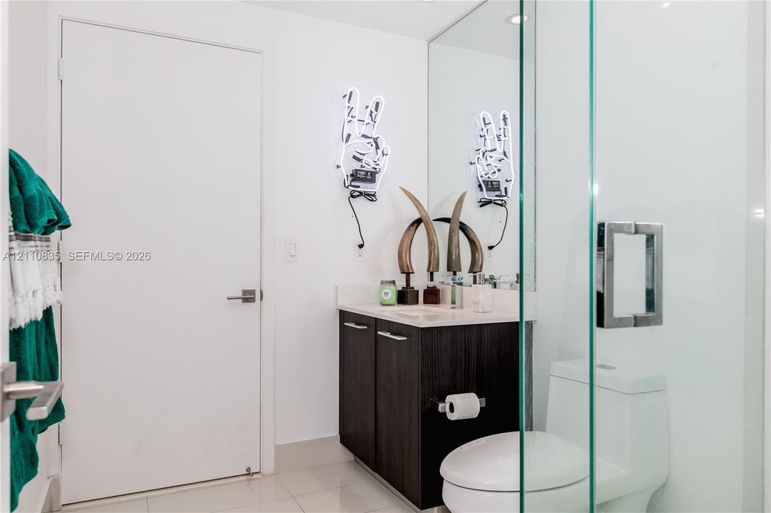 For Rent: $5,100 (2 beds, 2 baths, 926 Square Feet)