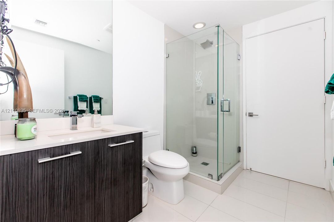 For Rent: $5,100 (2 beds, 2 baths, 926 Square Feet)