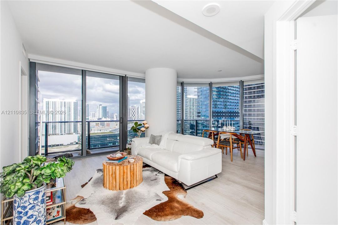 For Rent: $5,100 (2 beds, 2 baths, 926 Square Feet)