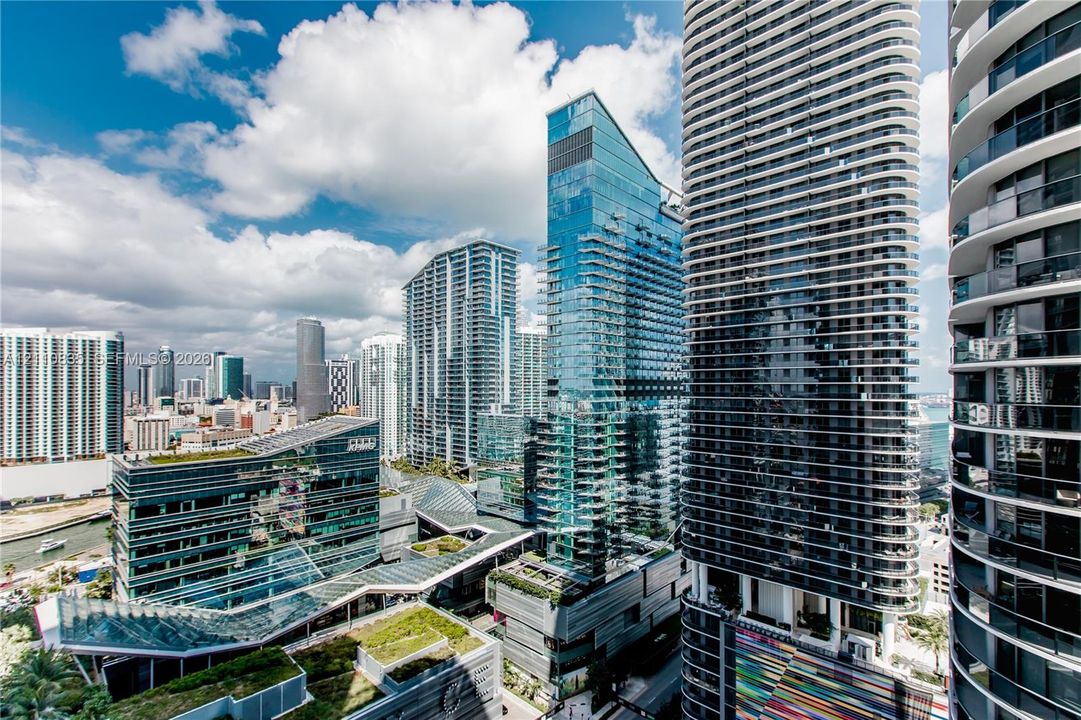 For Rent: $5,100 (2 beds, 2 baths, 926 Square Feet)