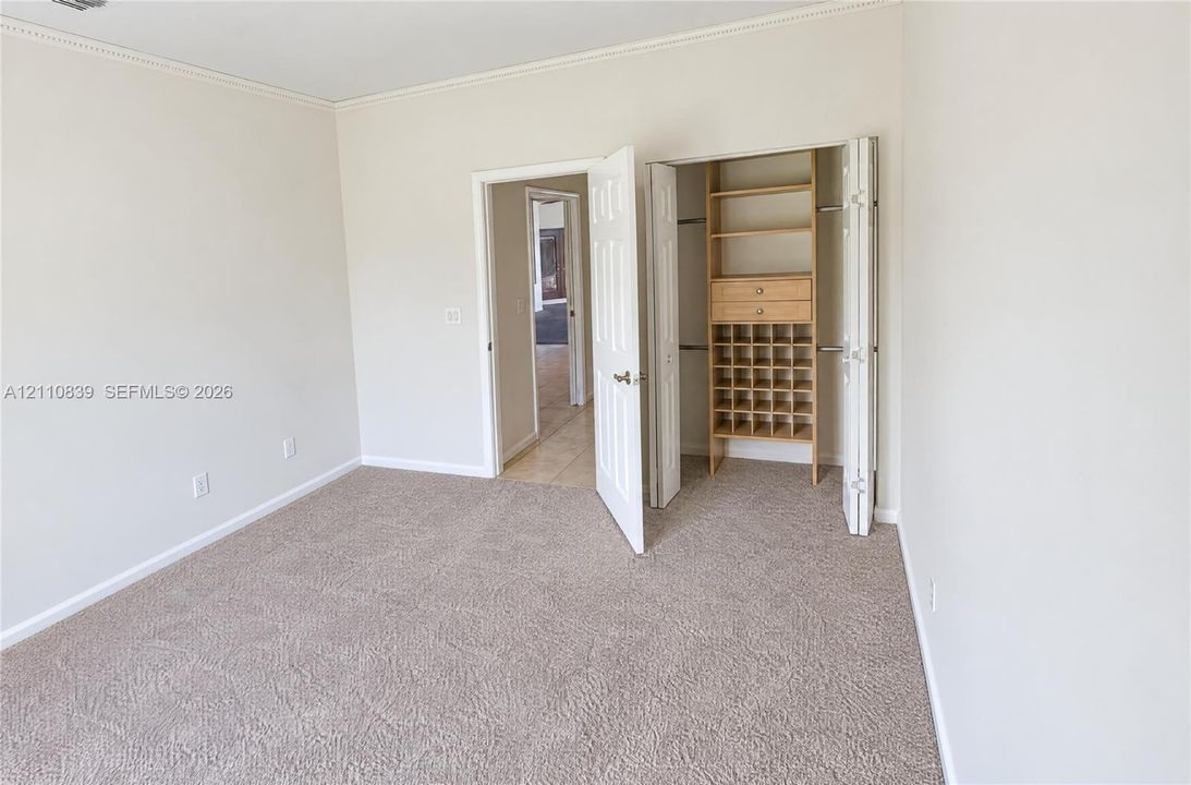 For Sale: $1,050,000 (6 beds, 4 baths, 3599 Square Feet)