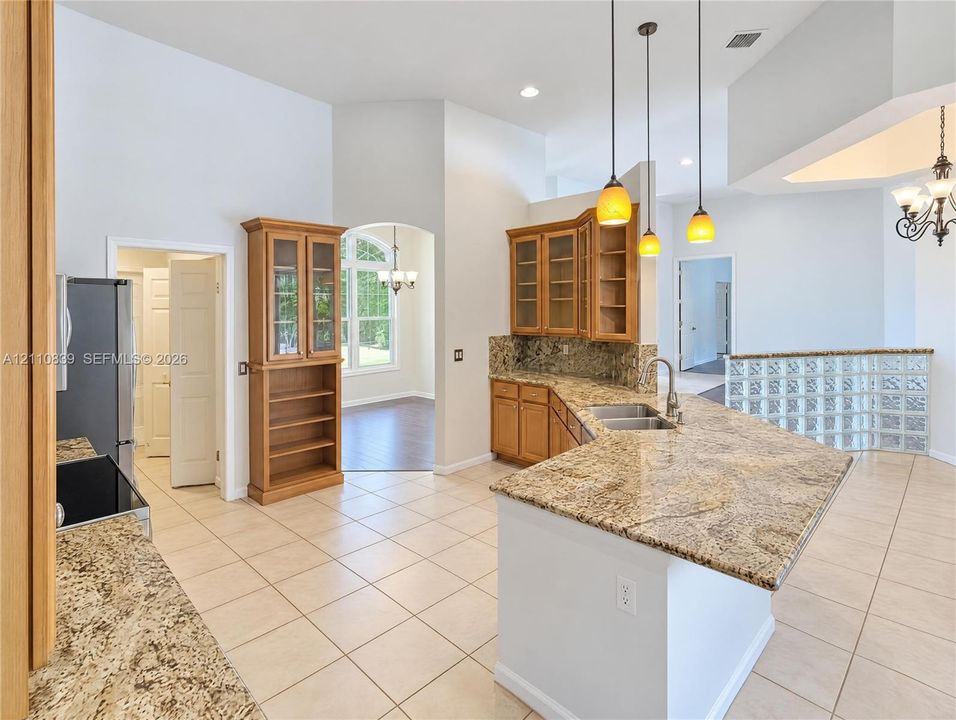 For Sale: $1,050,000 (6 beds, 4 baths, 3599 Square Feet)