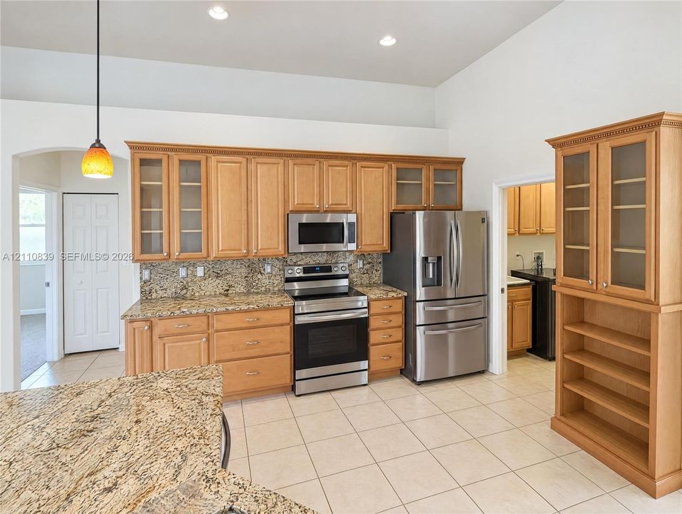 For Sale: $1,050,000 (6 beds, 4 baths, 3599 Square Feet)