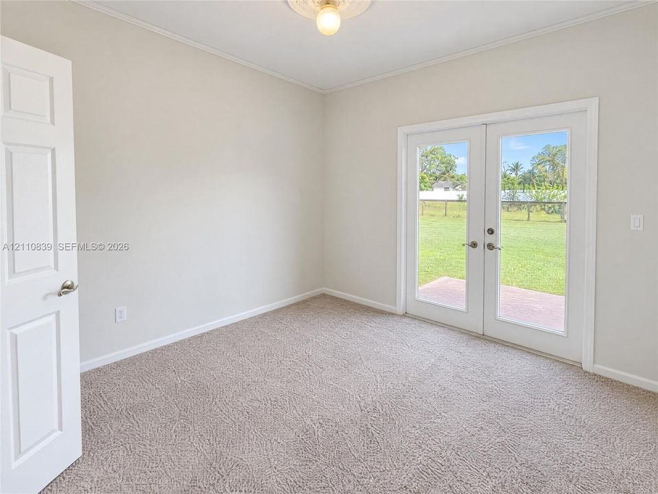 For Sale: $1,050,000 (6 beds, 4 baths, 3599 Square Feet)