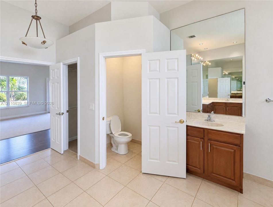 For Sale: $1,050,000 (6 beds, 4 baths, 3599 Square Feet)