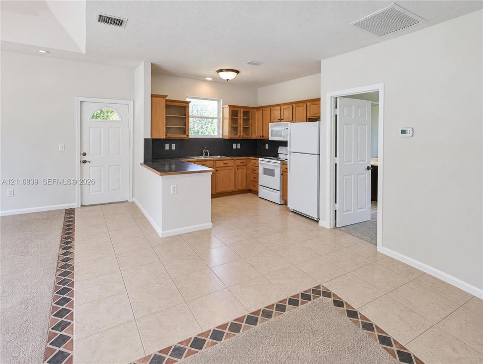 For Sale: $1,050,000 (6 beds, 4 baths, 3599 Square Feet)