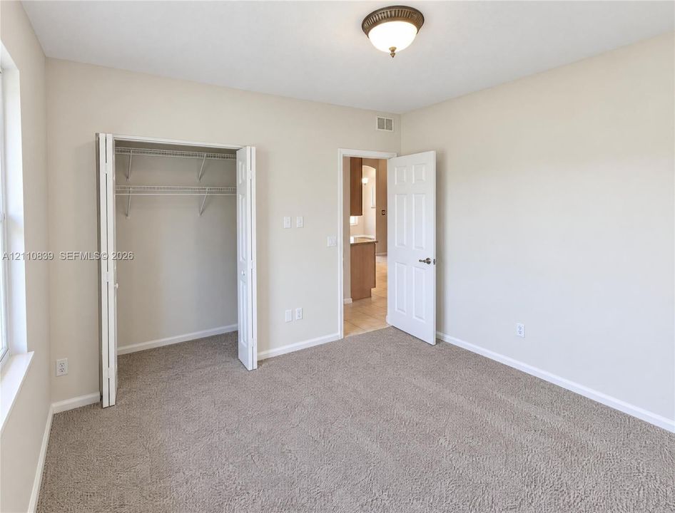 For Sale: $1,050,000 (6 beds, 4 baths, 3599 Square Feet)