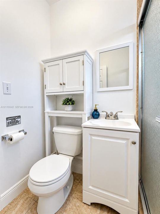 For Rent: $2,800 (3 beds, 1 baths, 936 Square Feet)