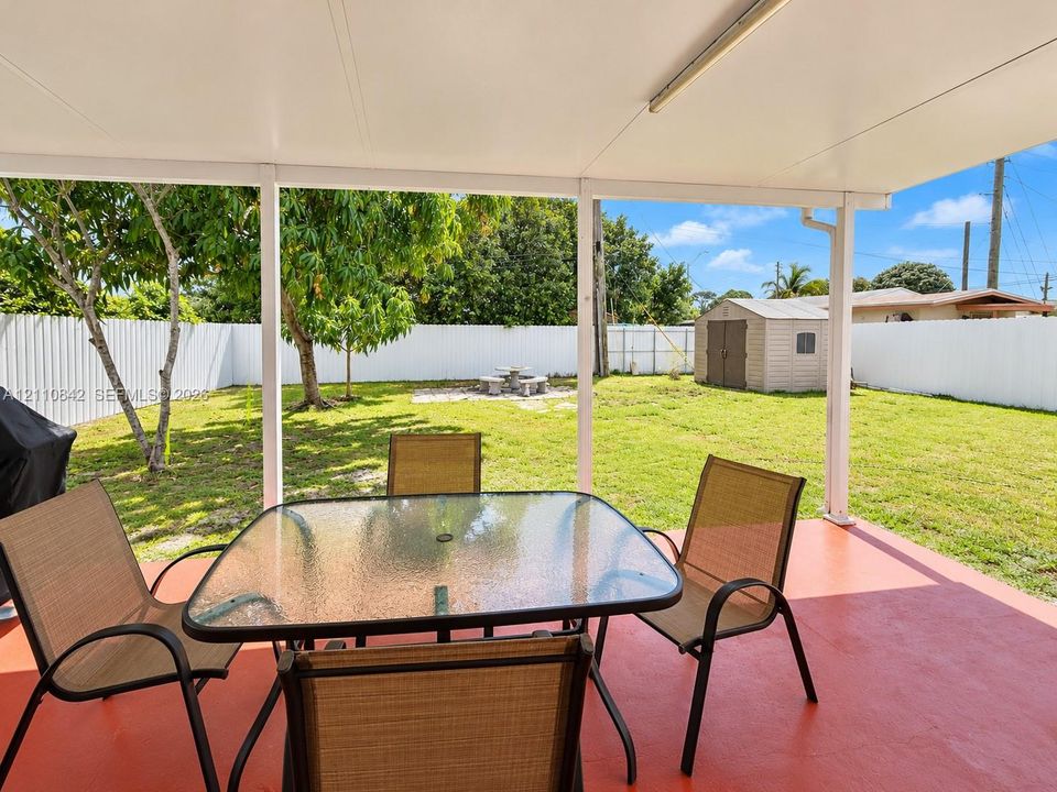 For Rent: $2,800 (3 beds, 1 baths, 936 Square Feet)
