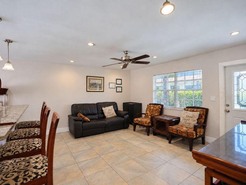 22-web-or-mls-Daniel_904_NE_10th_Ave_20