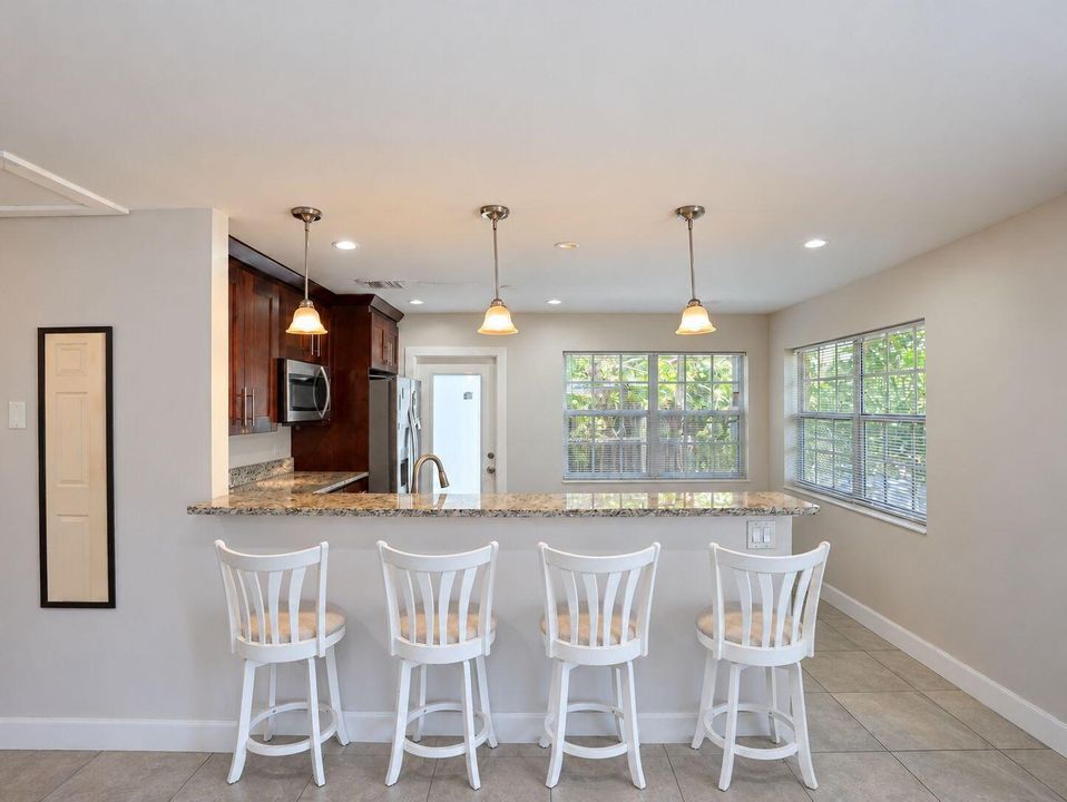 5-web-or-mls-Daniel_904_NE_10th_Ave_04